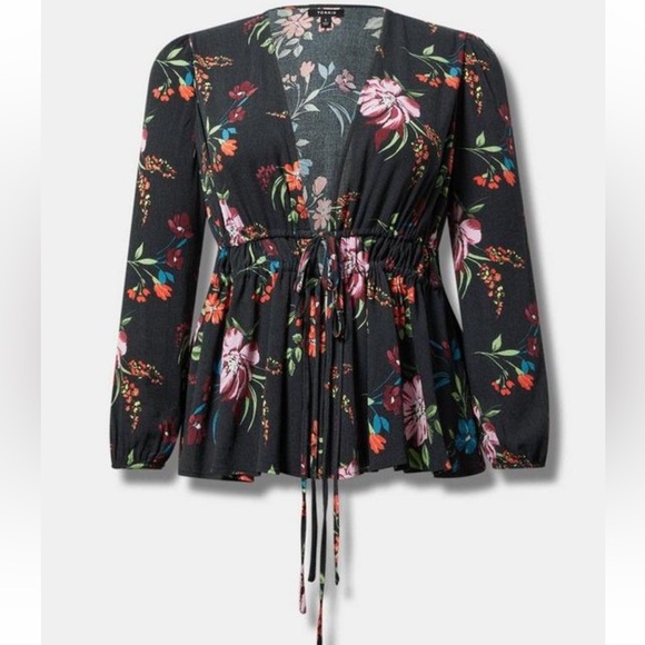 Torrid 3x tie front top, black floral, BNWT - Picture 3 of 5